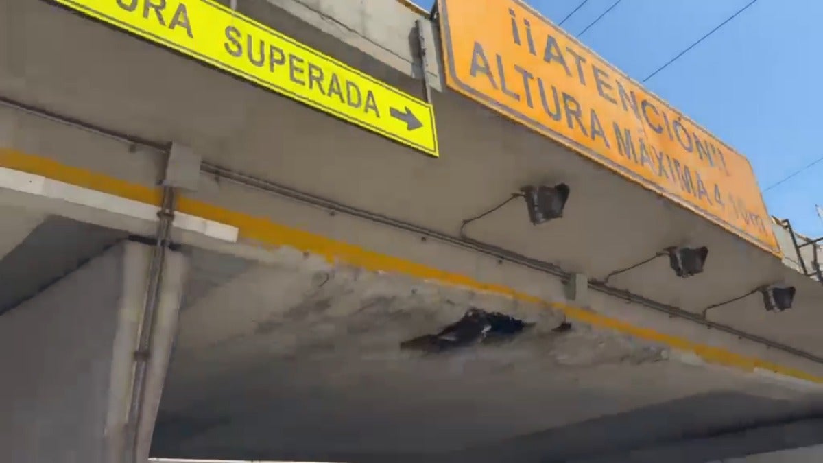 Conductores se encuentran preocupados por el avance del gran forado en el puente. 