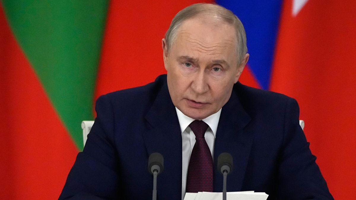 Putin reconoce daños por ataques ucranianos en Rusia pero dice que no son graves