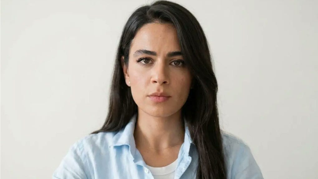 Hiwa Seyfizade (también deletreado Hiva Seyfizadeh) es una cantante de música clásica y tradicional iraní.