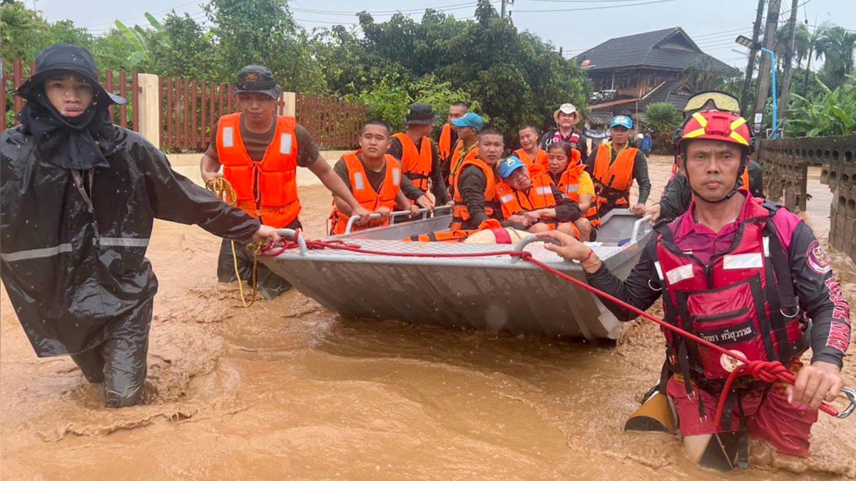 Reportan dos muertos y más de 30 mil afectados por fuertes inundaciones en Tailandia