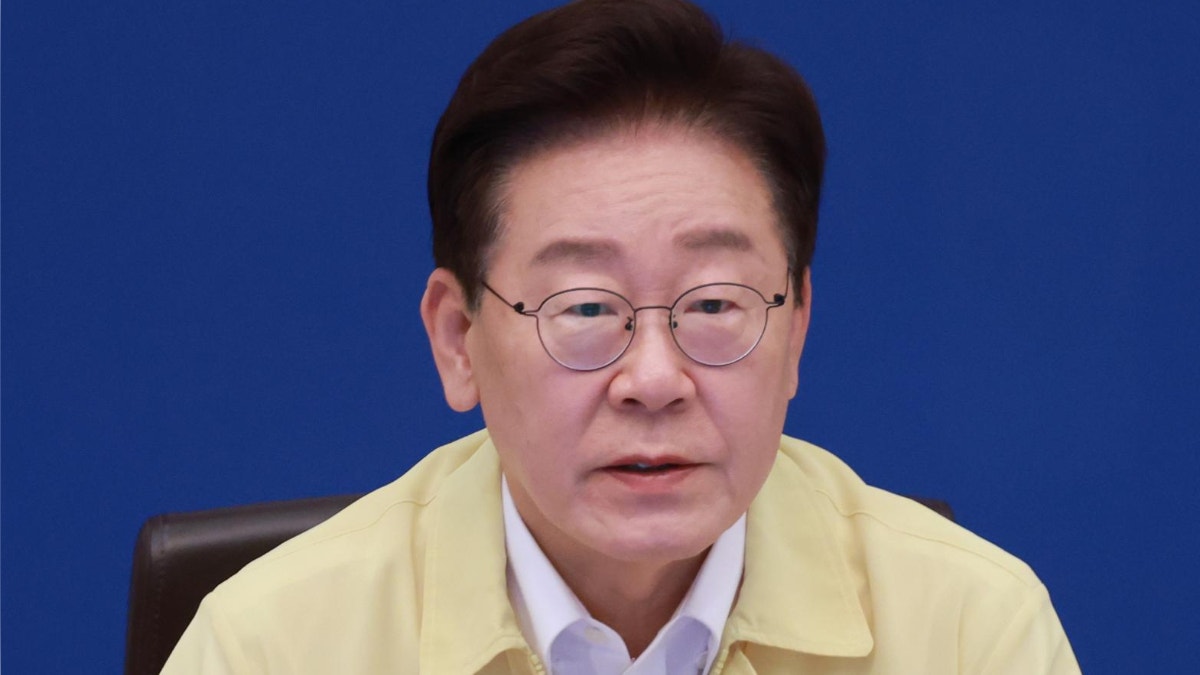 Presidente de Corea del Sur pide a China seguir en contacto sobre la península coreana
