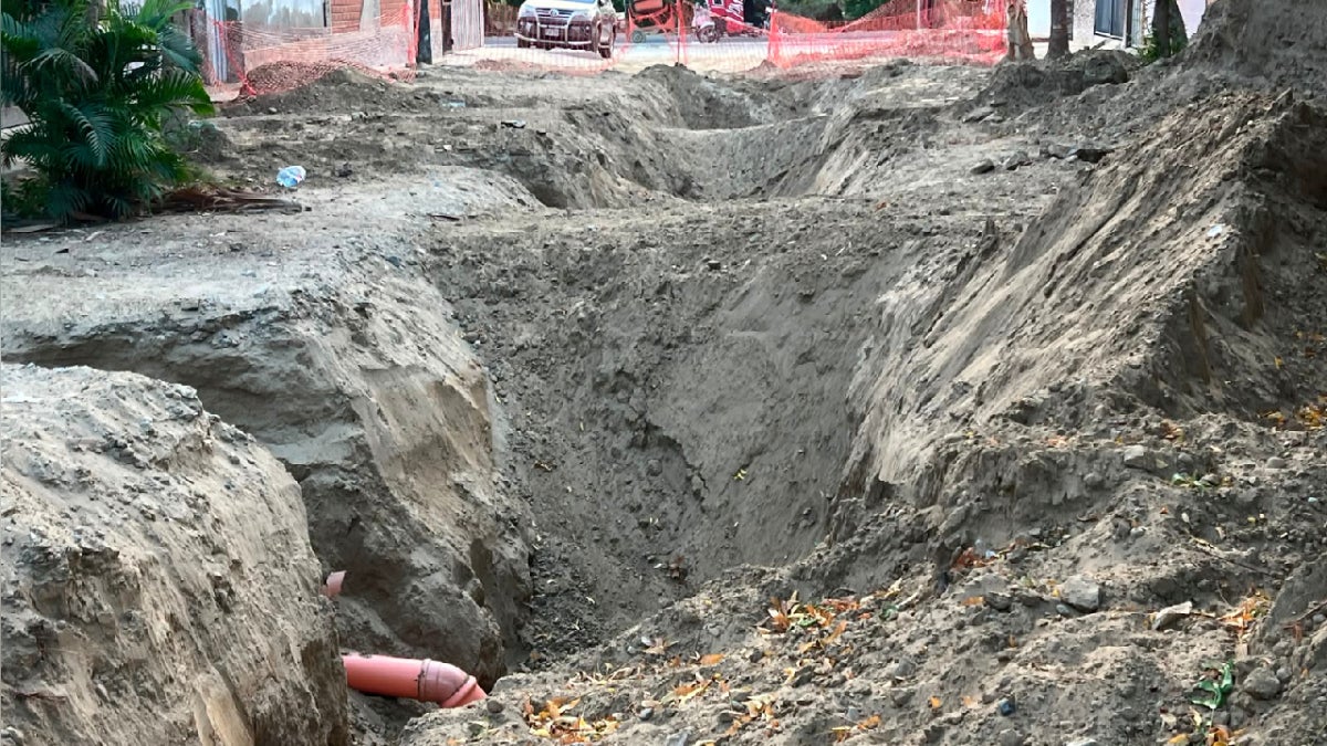 La calle de Castilla está hecho tierra y lleno de huecos