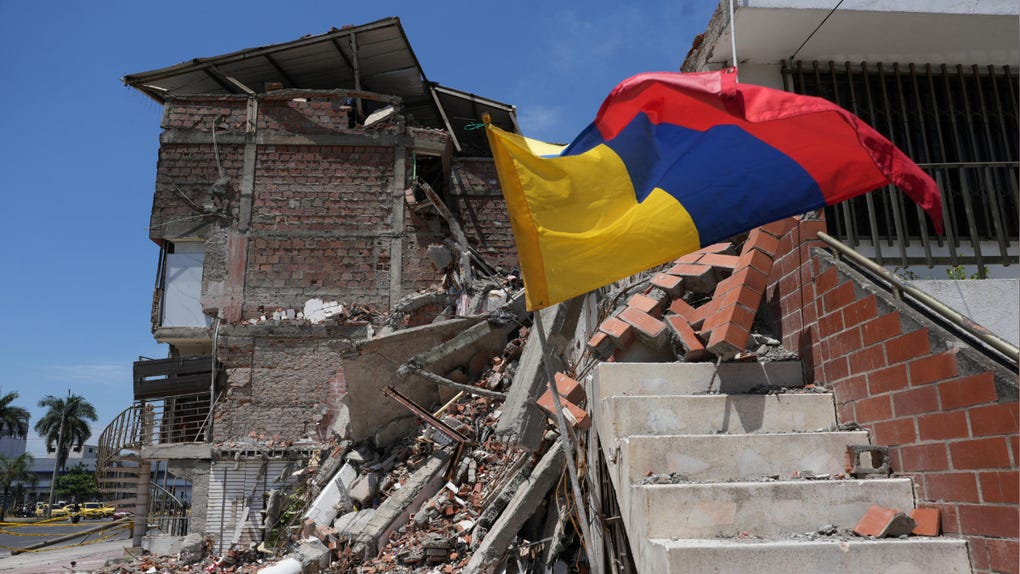 Cali intenta retomar sus actividades mientras reconstruye sus calles y enfrenta el duelo tras terremoto de 7.4.