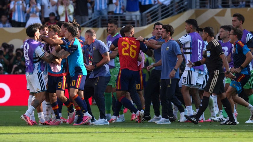 De esta manera se dio la bronca entre Paredes, Gavi y más futbolistas.