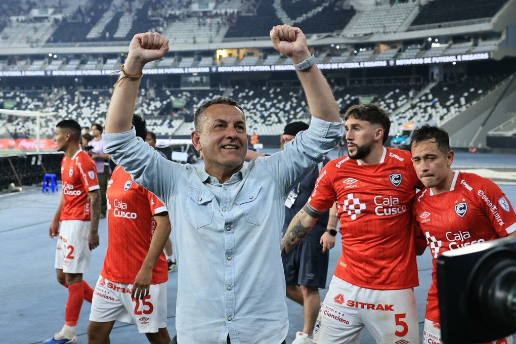 Horacio Melgarejo también se unió a las celebraciones de Cienciano.