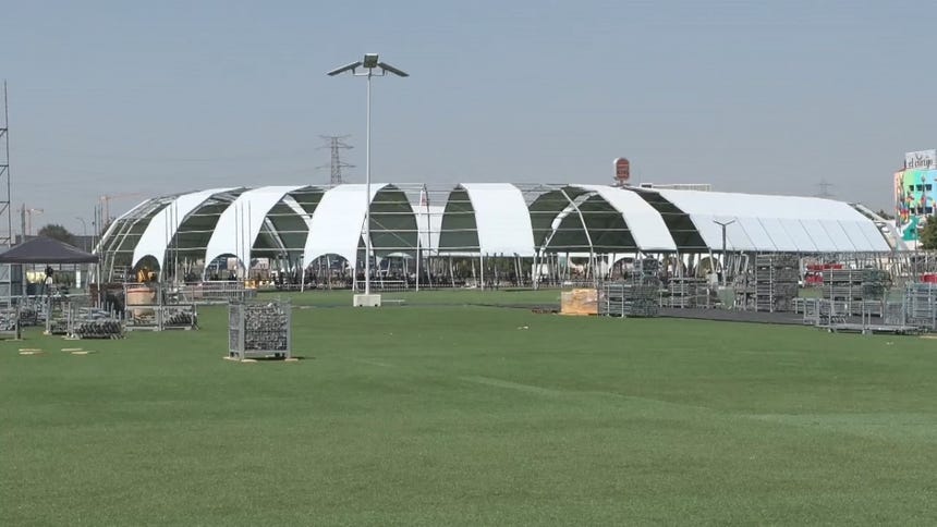 La 'ciudad' de Shakira ya toma forma en Madrid para su residencia de doce conciertos