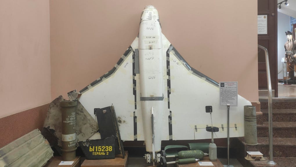 Drones rusos suicidas y de reconocimiento interceptados por el ejército ucraniano pueden ser contemplados en el Museo Militar de Leópolis.