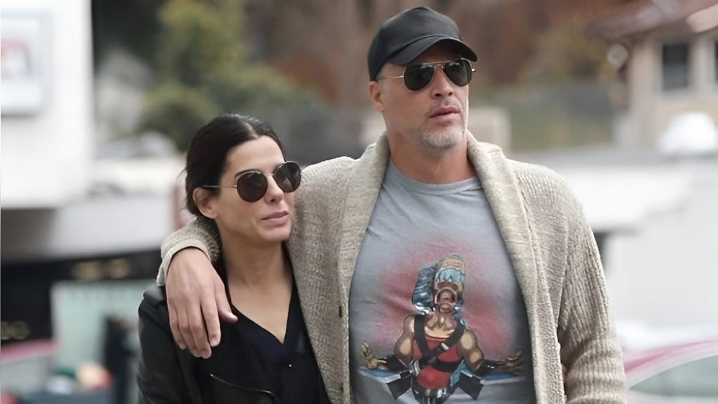 Sandra Bullock mantuvo una relación con el fotógrafo Bryan Randall desde 2015 hasta su fallecimiento en 2023.