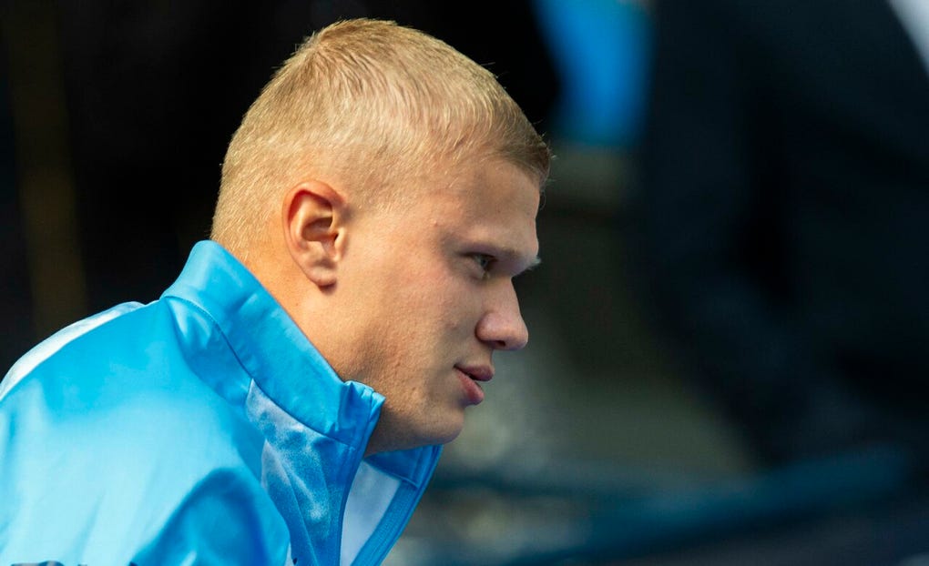 Así luce Erling Haaland con su nuevo corte.