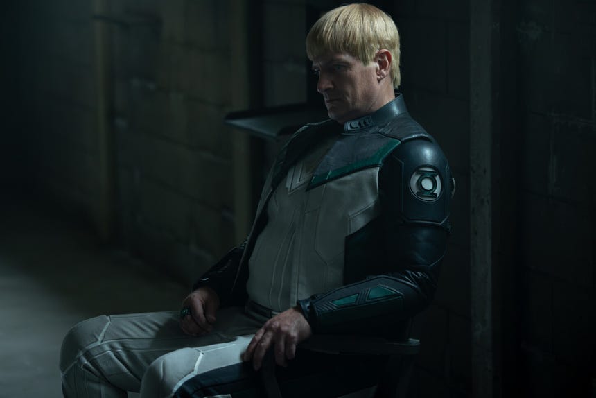 Nathan Fillion interpreta a Guy Gardner, miembro del Cuerpo de Linternas Verdes y de la Justice Gang.