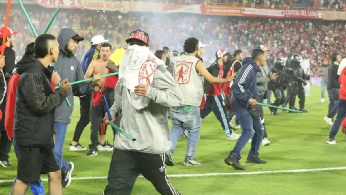 Autoridades de Bogotá anuncian sanciones tras violencia entre hinchas del Santa Fe y América de Cali