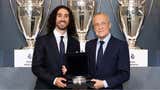 Marc Cucurella fue presentado en el Real Madrid y posó con las 15 Champions: 