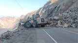Atico: reportan nuevo derrumbe de rocas que bloquea la carretera Panamericana Sur