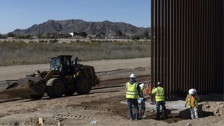 Estados Unidos retoma la construcción de muro fronterizo de 100 kilómetros entre Arizona y México