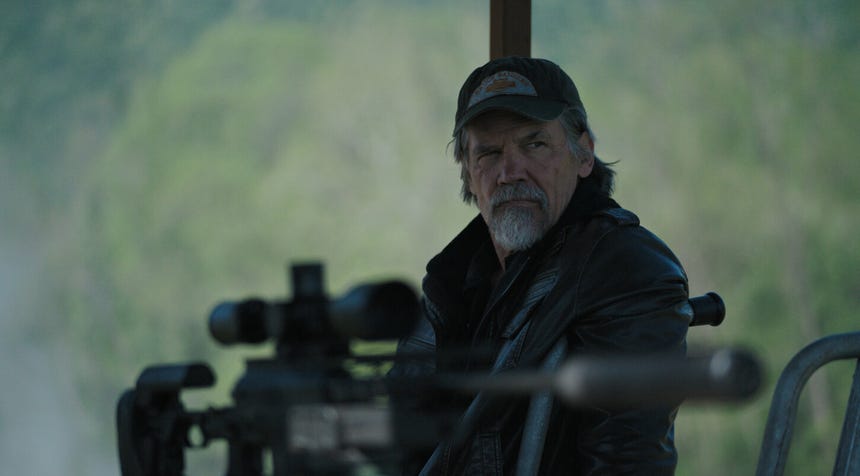 Josh Brolin interpreta a Bangley, un exmarine armado y compañero de Hig en 'La guerra de los últimos'.