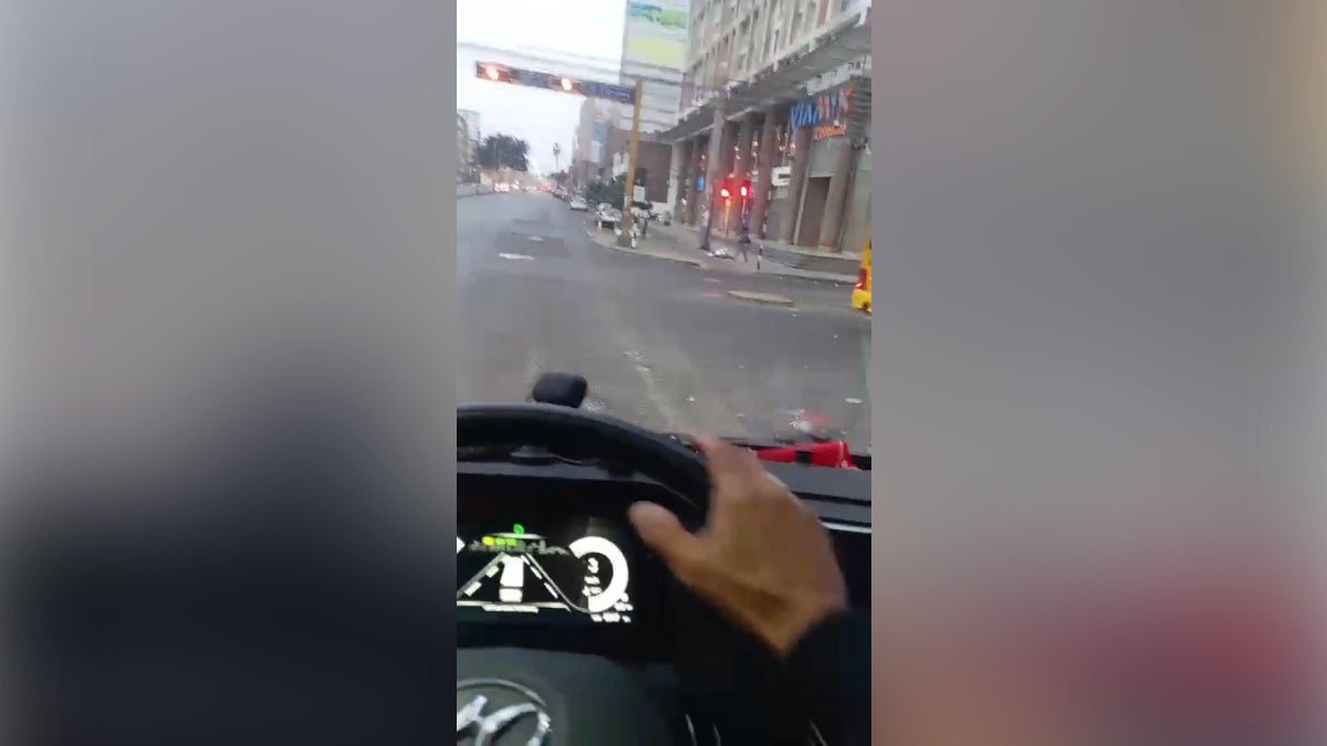 Efraín Sanchez, conductor que transita por la zona, afirmó que este problema lo enfrenta desde el pasado viernes. 