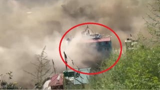 Nepal: el preciso instante en el que una enorme riada golpea pueblos, mercados, carreteras y obras hidroeléctricas [VIDEO]