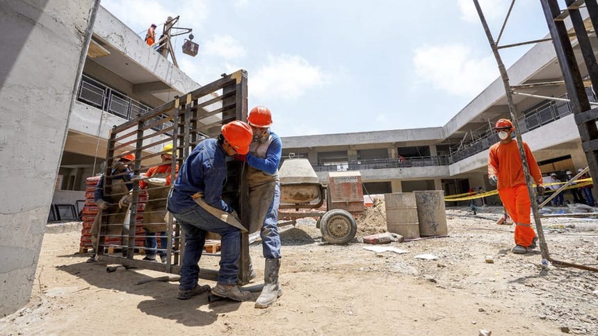 Reymundo Dioses, precisó que el gobierno regional ha destinado hasta el momento 2.6 millones de soles para comprar materiales urgentes que se necesiten en colegios