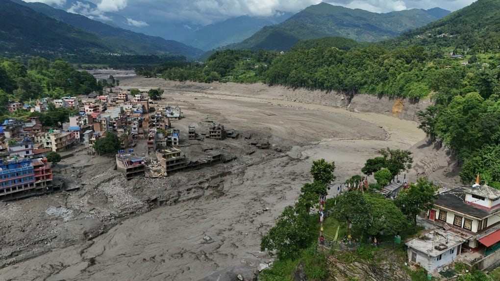El presidente de Nepal, Ram Chandra Paudel, hizo este miércoles un llamamiento urgente a las fuerzas de seguridad, el Gobierno y la sociedad civil para volcar todos los medios disponibles en las labores de rescate.