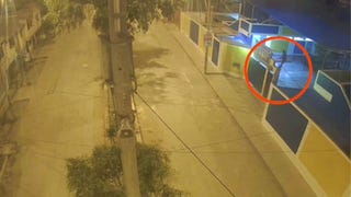 VES: detienen a sujetos que irrumpieron en colegio que acababa de recibir donación de equipos de cómputo [VIDEO]