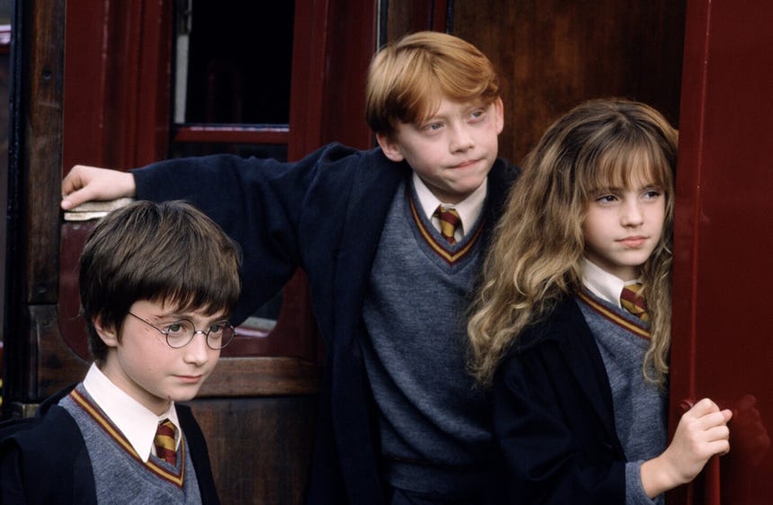 Rupert Grint interpretó a Ron Weasley, el mejor amigo de Harry Potter y uno de sus principales compañeros de aventuras.