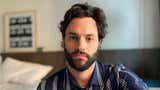 Penn Badgley protagonizará 'Alguien en mi familia ha matado alguien', una serie de misteriosos asesinatos