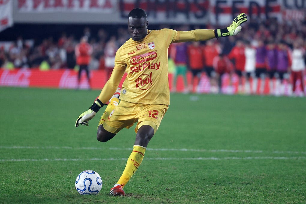 El arquero del cardenal tapó tiros y marcó el gol de la clasificación.