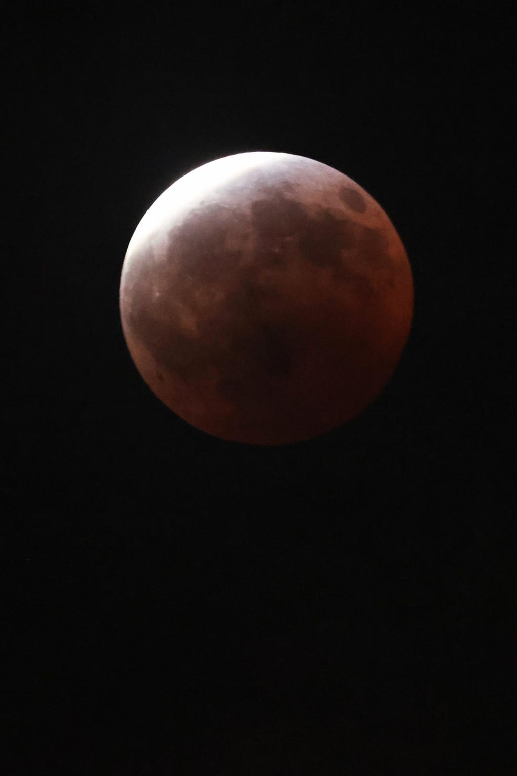 El <a data-mce-href=https://rpp.pe/ciencia/espacio/eclipse-lunar-hoy-en-vivo-en-peru-nasatv-via-youtube-live-3586 href=https://rpp.pe/ciencia/espacio/eclipse-lunar-hoy-en-vivo-en-peru-nasatv-via-youtube-live-3586 target=_blank rel=noopener>eclipse lunar parcial </a>también pudo observarse en<strong> Ciudad de Guatemala</strong>, donde la Luna llena quedó registrada durante el desarrollo del fenómeno astronómico.
