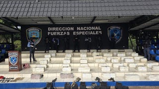 Honduras incauta de más de una tonelada de cocaína oculta en un camión cisterna