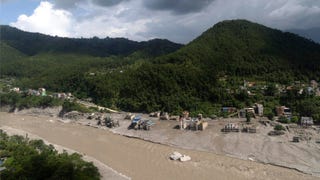 Avalancha en Nepal y el Tíbet: ¿qué amenaza supone el lago de represa formado por la crecida?