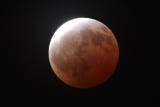 Así se observó el <a data-mce-href=https://rpp.pe/ciencia/espacio/eclipse-lunar-hoy-en-vivo-en-peru-nasatv-via-youtube-live-3586 href=https://rpp.pe/ciencia/espacio/eclipse-lunar-hoy-en-vivo-en-peru-nasatv-via-youtube-live-3586 target=_blank rel=noopener>eclipse lunar parcial</a> en <strong>Ciudad de Guatemala</strong> este jueves.