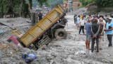 Riada en Nepal: casi 700 muertos y labores de rescate contrarreloj