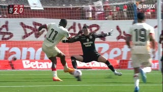 Universitario no reacciona: Abdiel Arroyo de UTC marcó golazo, con huacha incluida, ante Diego Romero [VIDEO]