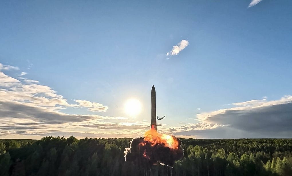 El Ejército ruso efectuó el viernes el lanzamiento de prueba de un misil balístico intercontinental de combustible sólido, informó el Ministerio de Defensa.