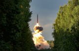 Con el argumento de que la OTAN ha provocado una carrera armamentista en el mundo, el presidente ruso, Vladímir Putin, anunció hace un año el reforzamiento de la triada nuclear con bombarderos modernizados Tu-160M y misiles balísticos intercontinentales RS-24 Yars.