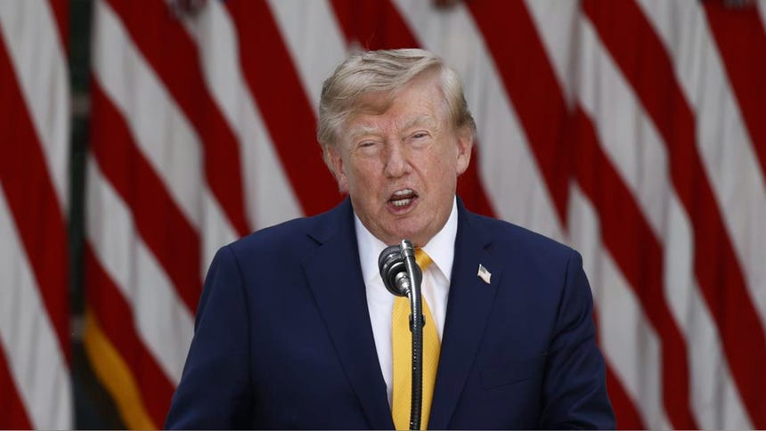 Donald Trump dice que no intenta “forzar” a Irán a negociar e insta al pueblo iraní a sublevarse
