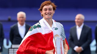 Con la bandera peruana: Ignacio Buse y su emocionante festejo con la copa del ATP 500 de Hamburgo