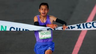 Christian Pacheco gana el Maratón de la Ciudad de México