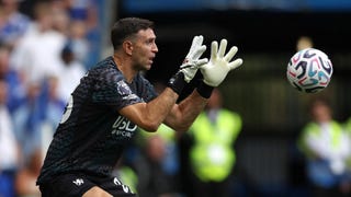 Debutó el 'Dibu' Martínez: Chelsea ganó 4-3 con el portero argentino titular y con buenas atajadas