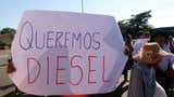 Bolivia: Gobierno logra acuerdo con un sector que rechaza retiro de subvención al diésel y realizaba protestas