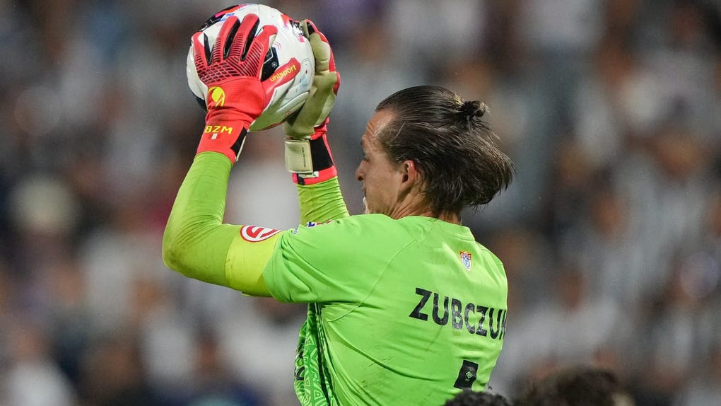 Patrick Zubczuk de gran actuación ante Alianza Lima.