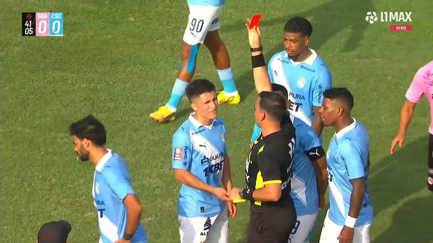 Catriel Cabellos vio la roja frente a Sport Boys.