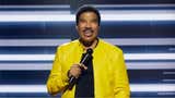 Lionel Richie es hospitalizado tras concierto y permanece en UCI por posible deshidratación