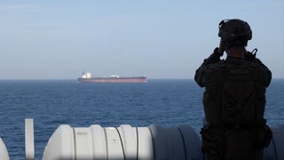 Irán y Estados Unidos mantienen el pulso por el estrecho de Ormuz con nuevos intercambios de ataques