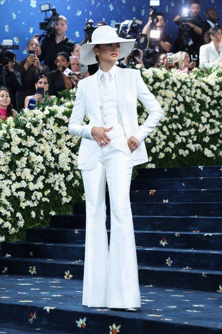 Zendaya ha evolucionado de ícono adolescente de Disney Channel a actriz dramática ganadora del Emmy y celebridad mundial de la moda. Aquí posa en la alfombra roja de la Met Gala 2025, la gala benéfica anual del Costume Institute del Museo Metropolitano de Arte, en Nueva York.   