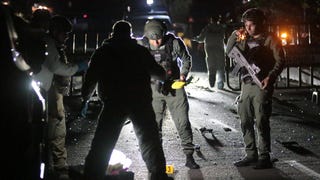 Un muerto y 11 heridos deja atentado con coche bomba contra un puesto policial en Colombia