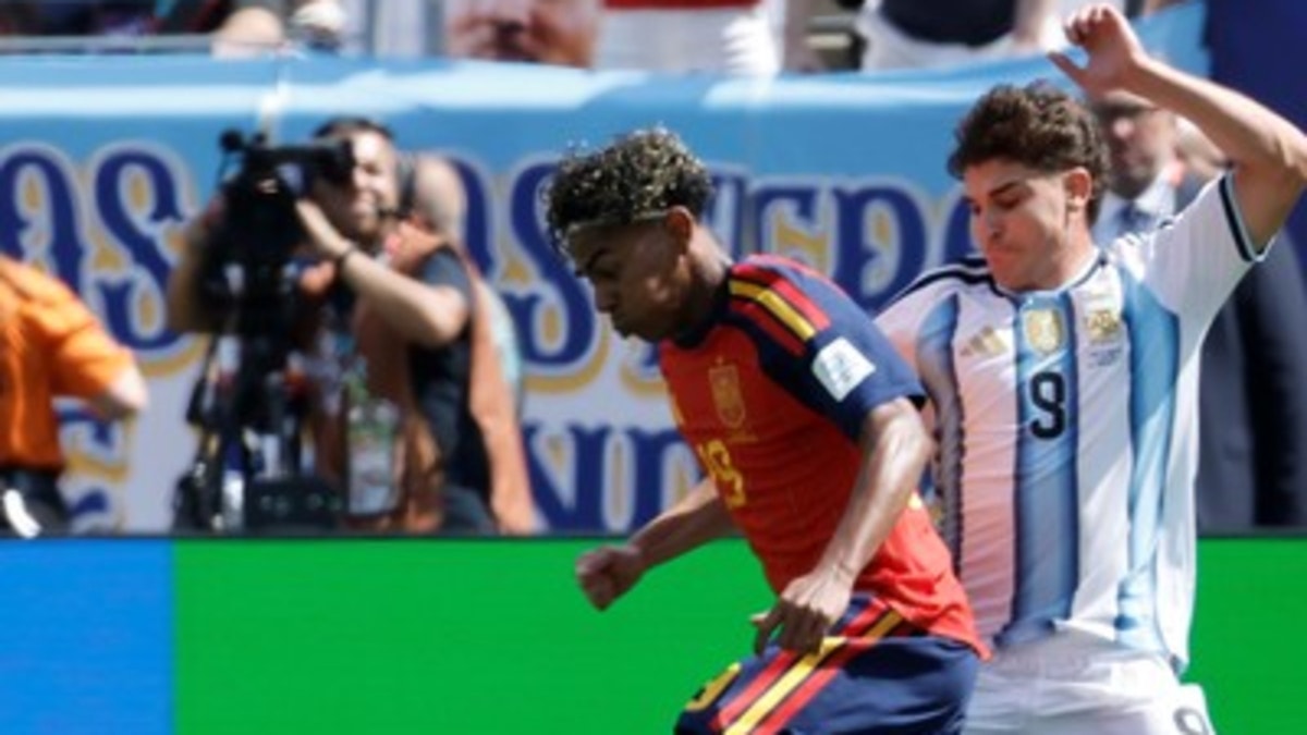 ¿Lamine Yamal le cierra las puertas del Barcelona a Julián Alvarez? "Es un gran jugador, pero estoy contento con el plantel"