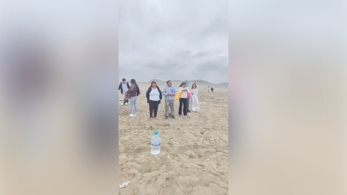 Madres de familia, profesores y compañeros piden ayuda a las autoridades para ubicar a Gerardo Vinces Flores. 