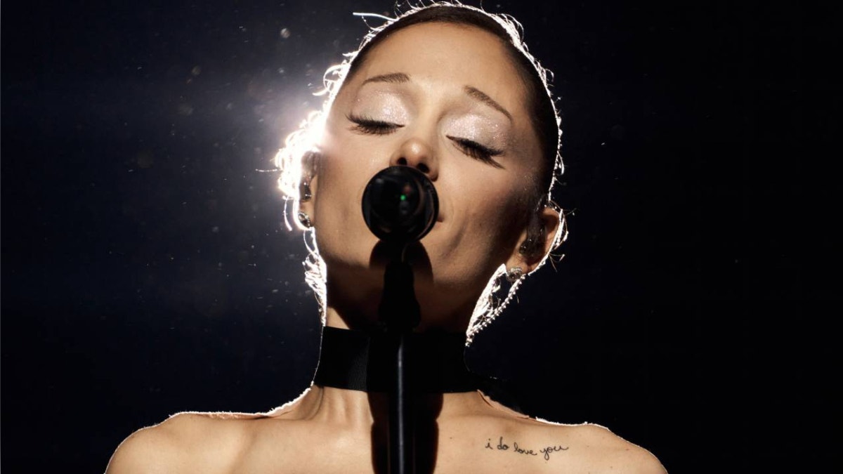 Ariana Grande se quiebra en llanto en su último concierto antes de su retiro temporal [VIDEO]