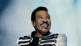 Lionel Richie sale del hospital tras someterse a pruebas de corazón, revela People